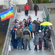 Mehr über den Artikel erfahren Friedenslichtübergabe 2018 am Salzachsteg – Give Peace a Chance!