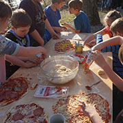 Mehr über den Artikel erfahren WiWö backen Pizza