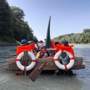 Mehr über den Artikel erfahren Floßfahrt