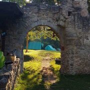 Mehr über den Artikel erfahren Zwischen Ruinen und Robin Hood – die GuSp am Sommerlager